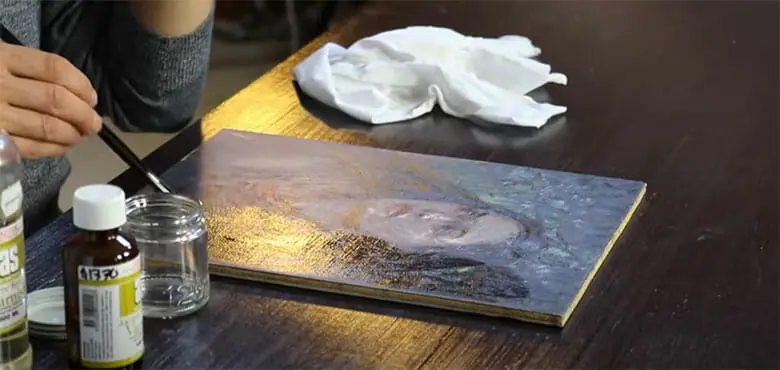 varnishing paintings